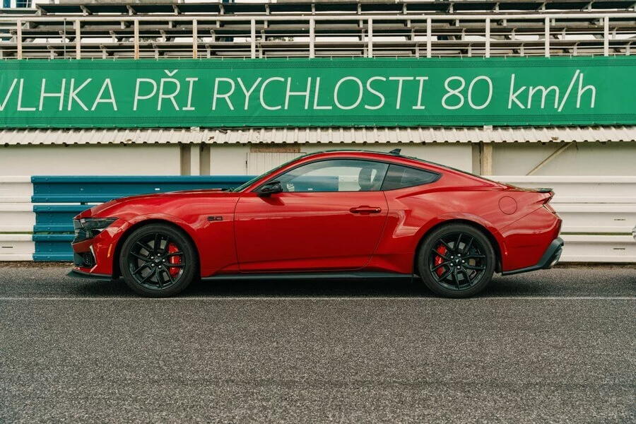 Jízda ve sporťácích na Autodromu Sosnová Jízda ve sporťácích na Autodromu Sosnová