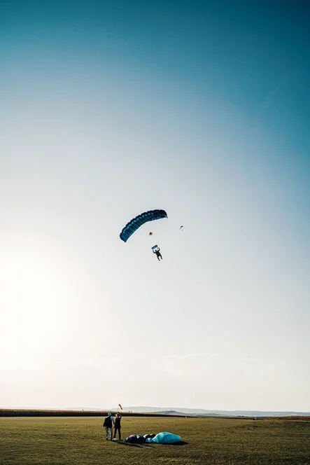 Tandemový seskok ze 3000 m v Kunovicích