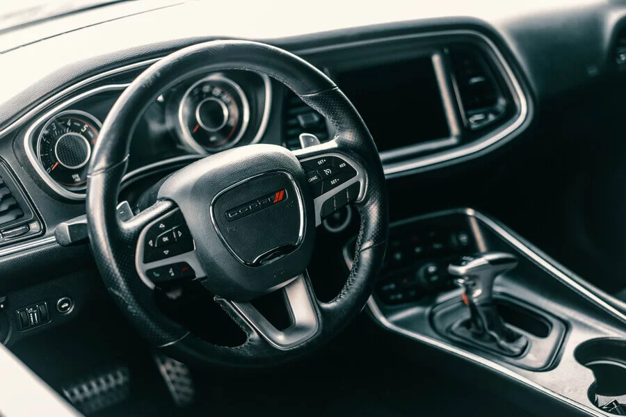 Jízda v Dodge Challengeru s manuálním řízením
