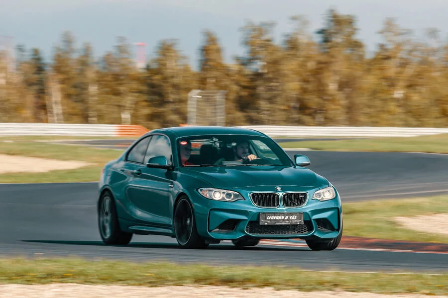 Zážitková jízda na závodním okruhu v BMW