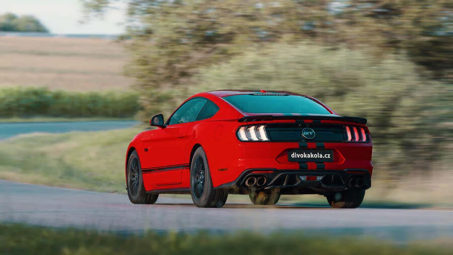 Pronájem Fordu Mustang Coyote V8 v Pardubicích