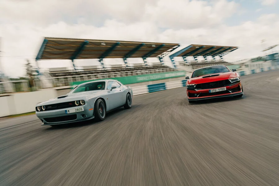 Jízda ve sporťácích na Autodromu Sosnová Jízda ve sporťácích na Autodromu Sosnová