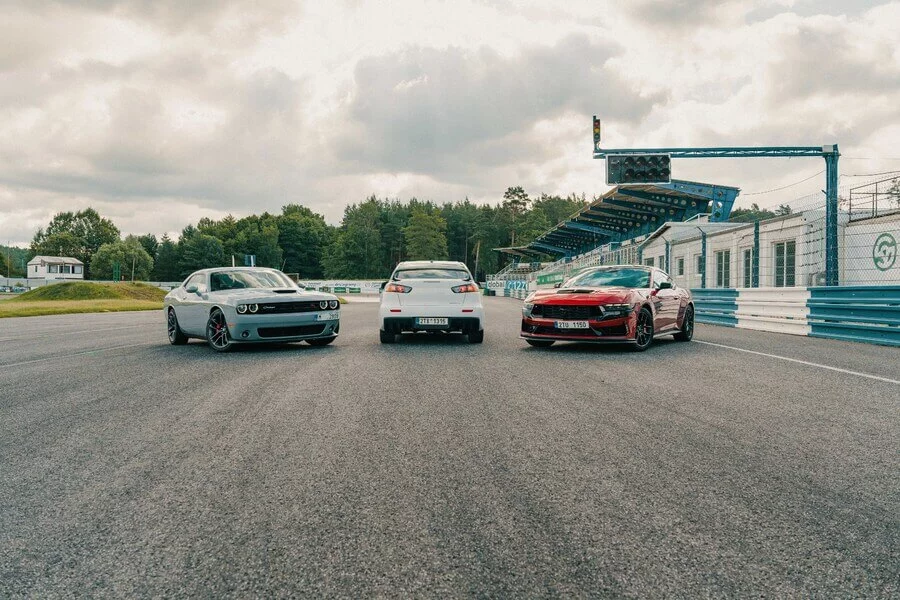 Jízda ve sporťácích na Autodromu Sosnová Jízda ve sporťácích na Autodromu Sosnová