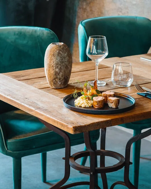Degustační večeře v La Fabrica bistro s lahví vína