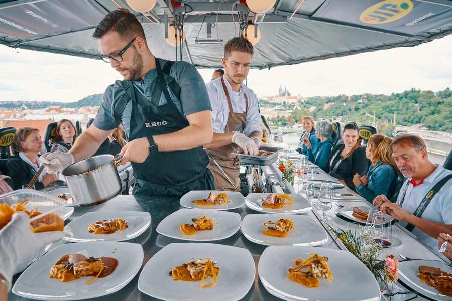 Degustační večeře v oblacích pro dva