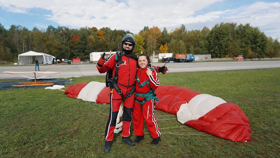 Tandemový seskok z výšky až 4200 m v Liberci