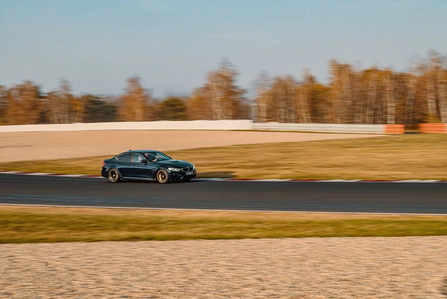 Zážitková jízda na závodním okruhu v BMW