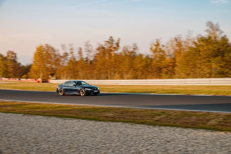 Zážitková jízda na závodním okruhu v BMW