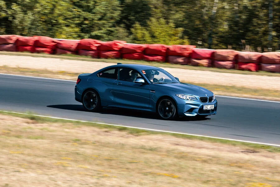 Zážitková jízda na závodním okruhu v BMW