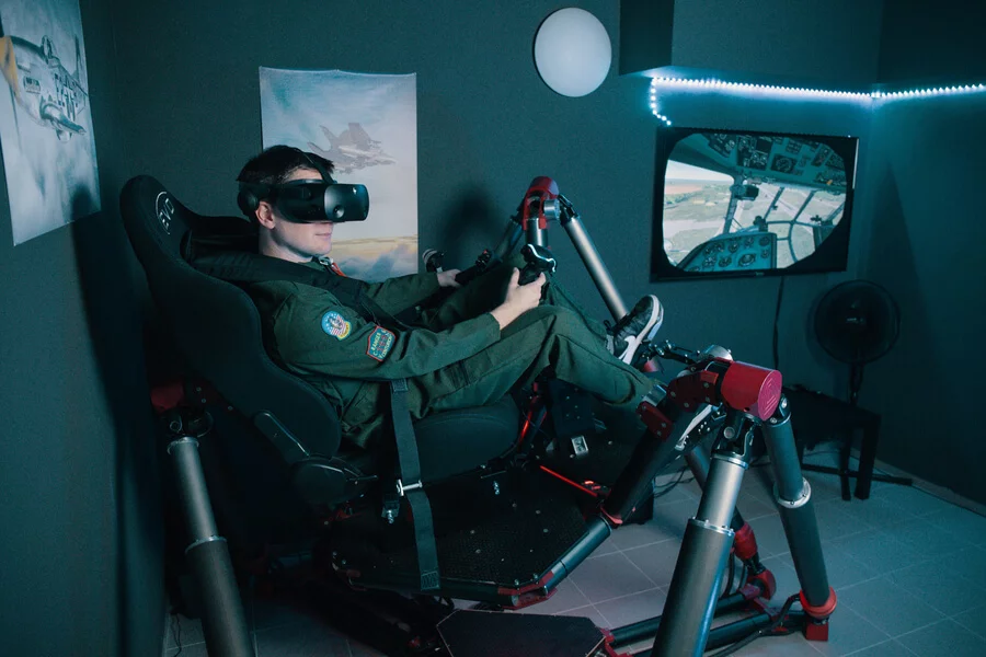 Let na pohyblivém simulátoru s virtuální realitou