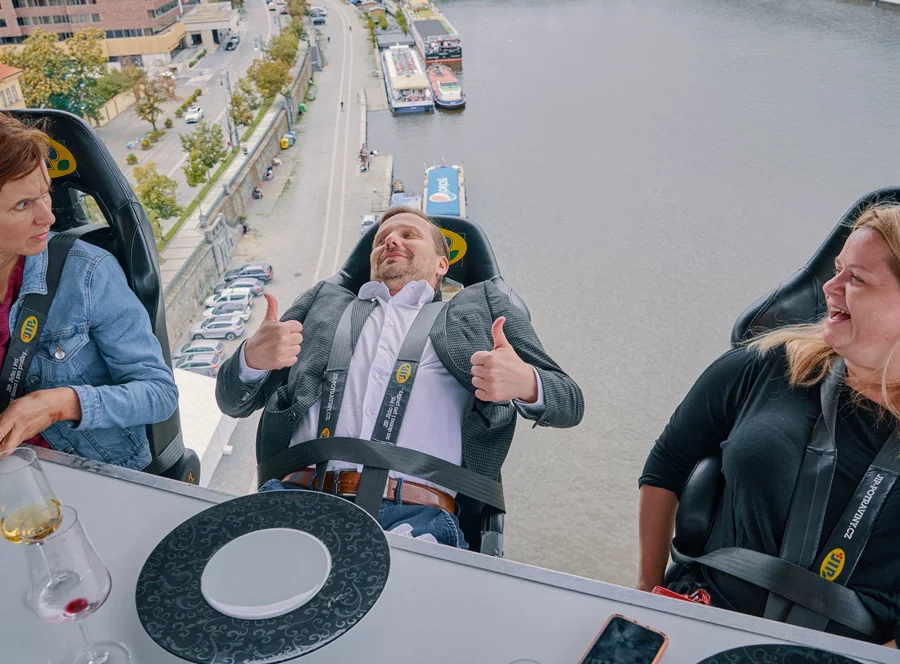 Dinner in the Sky EXCLUSIVE