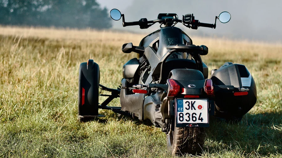 Půjčení tříkolky Can-Am Ryker na 1 den