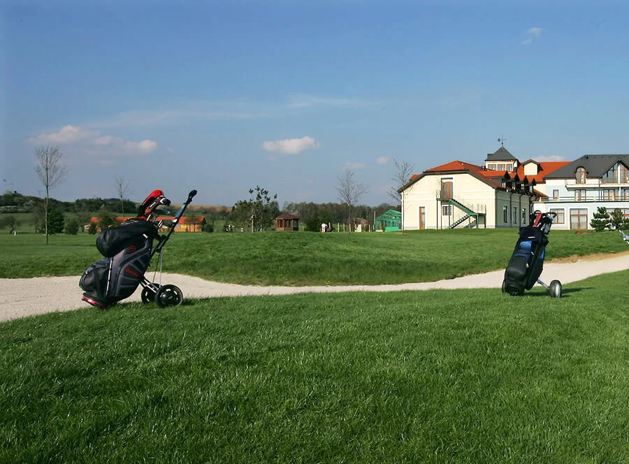 Noc v Resortu Darovanský dvůr****