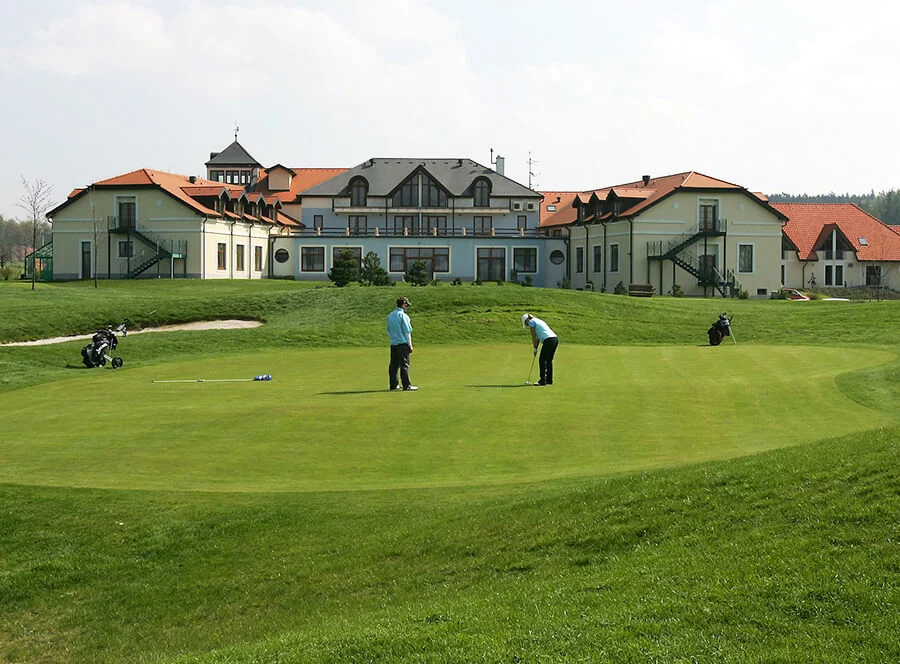 Noc v Resortu Darovanský dvůr****