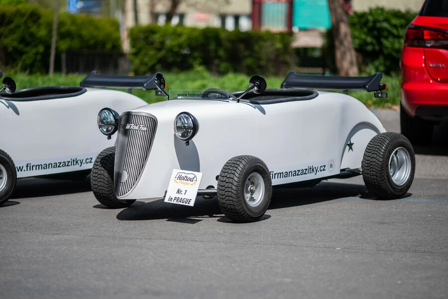 Projížďka Prahou v mini Hot Rod