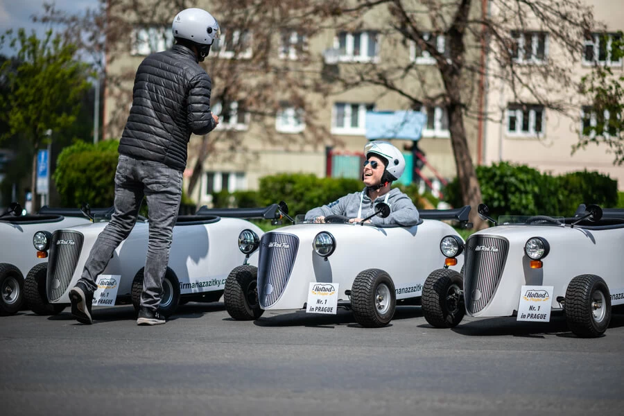 Projížďka Prahou v mini Hot Rod