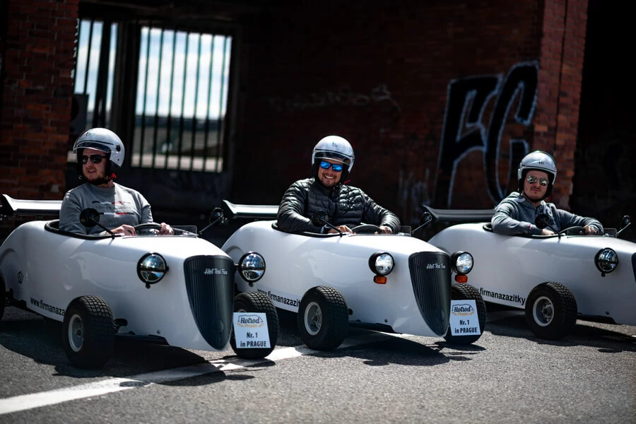 Projížďka Prahou v mini Hot Rod