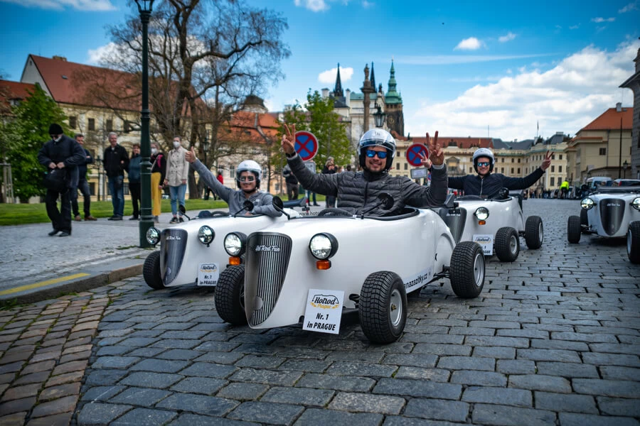 Projížďka Prahou v mini Hot Rod