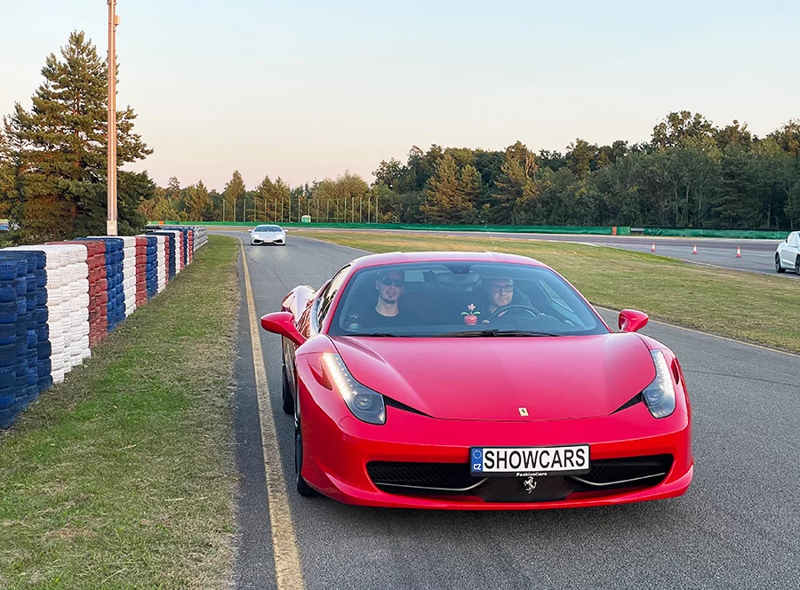 Jízda ve Ferrari 458 Italia na polygonu Most - 2 kola