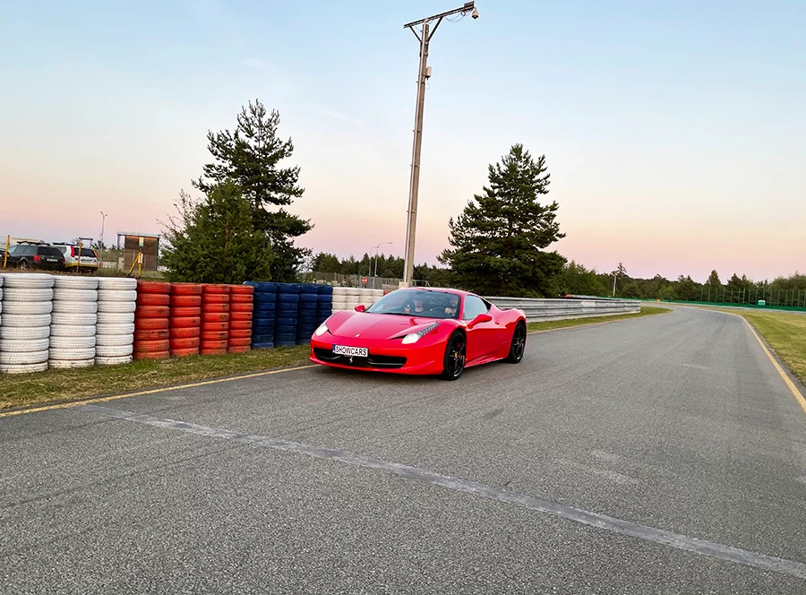 Jízda ve Ferrari 458 Italia na polygonu Most - 2 kola