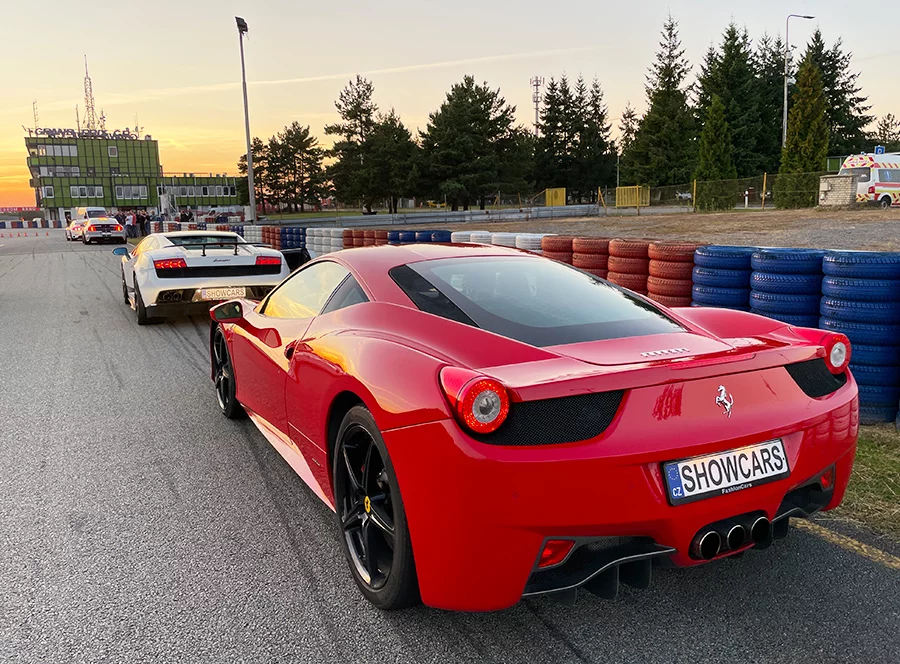 Jízda ve Ferrari 458 Italia na polygonu Most - 2 kola