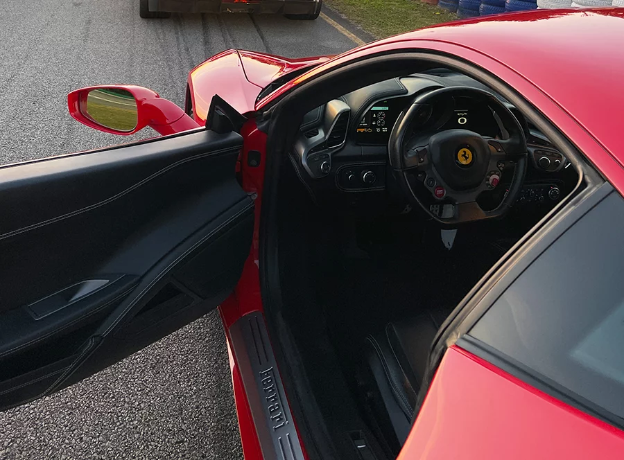 Jízda ve Ferrari na polygonu Most - 4 kola