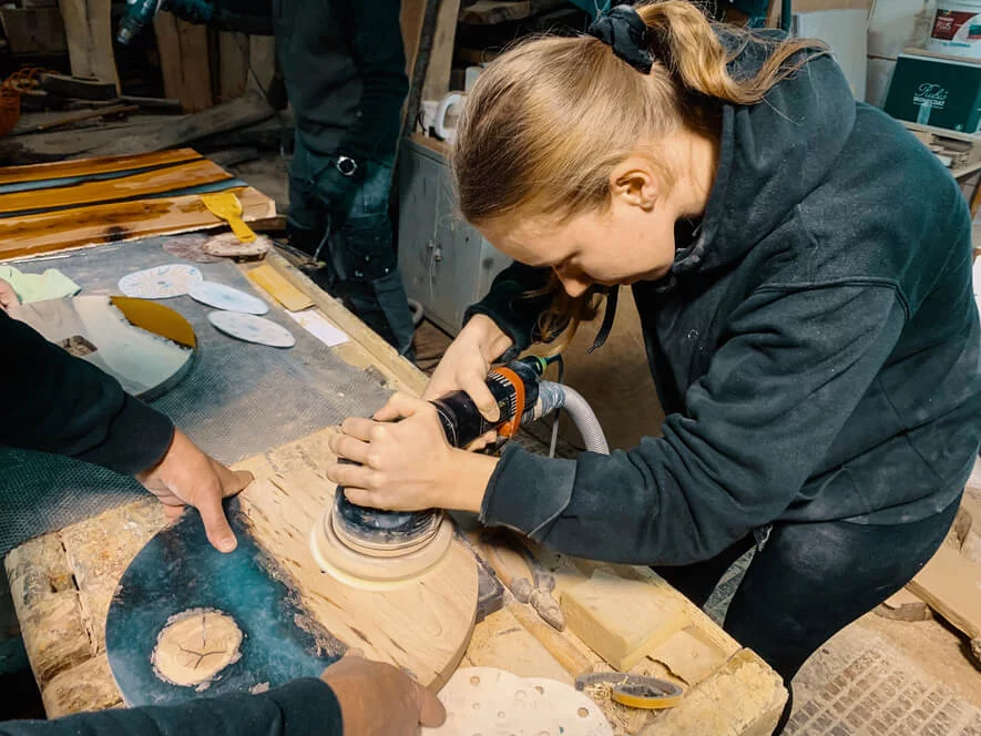 Workshop: výroba ze dřeva a epoxidu