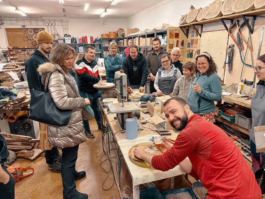 Workshop: výroba ze dřeva a epoxidu