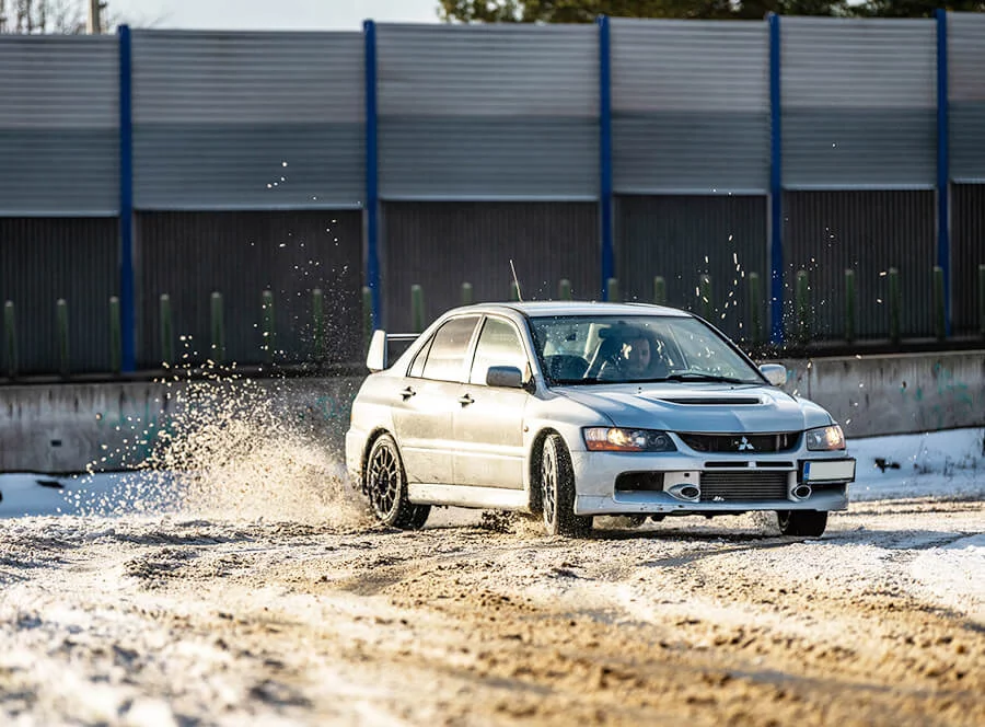 Jízda v Mitsubishi Lancer EVO IX