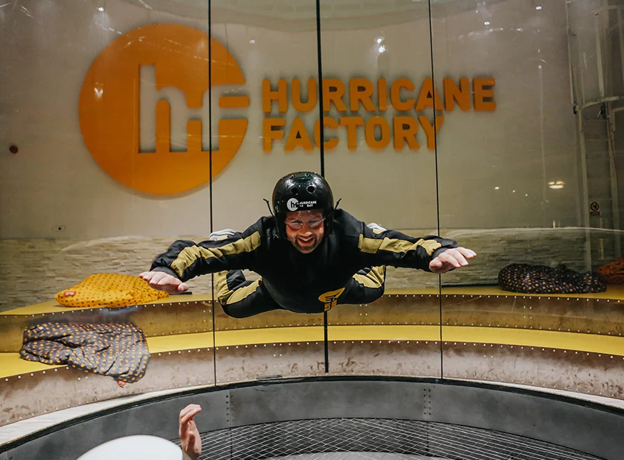 Indoor skydiving - 9 minut letu