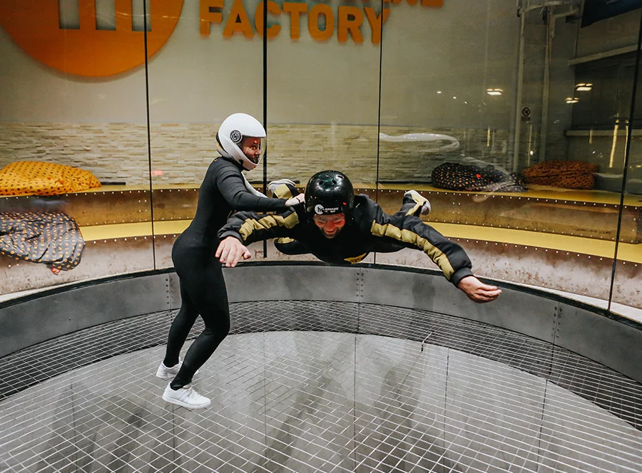 Indoor skydiving - 9 minut letu