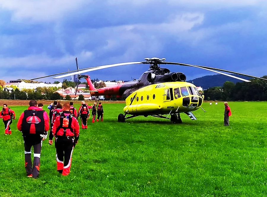 Tandemový seskok z vrtulníku MI-8