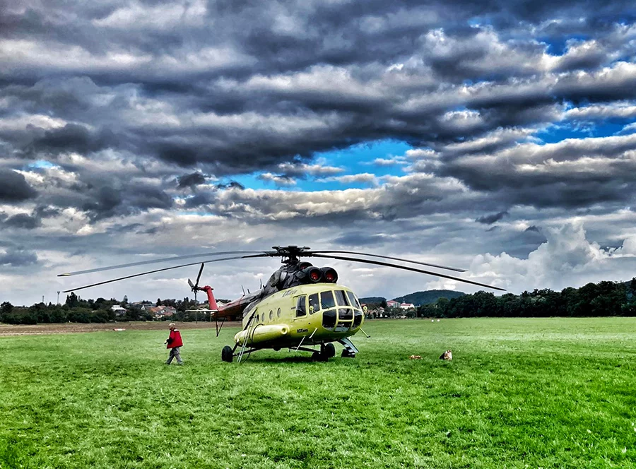 Tandemový seskok z vrtulníku MI-8