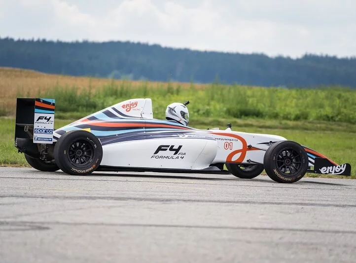 Jízda ve formuli F4 - 6 kol