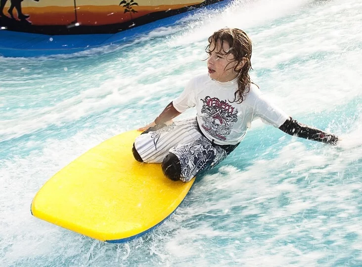 Rodinný indoor surfing
