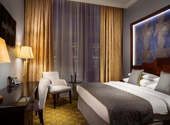 Noc v hotelu Imperial s večeří "u Šéfa"