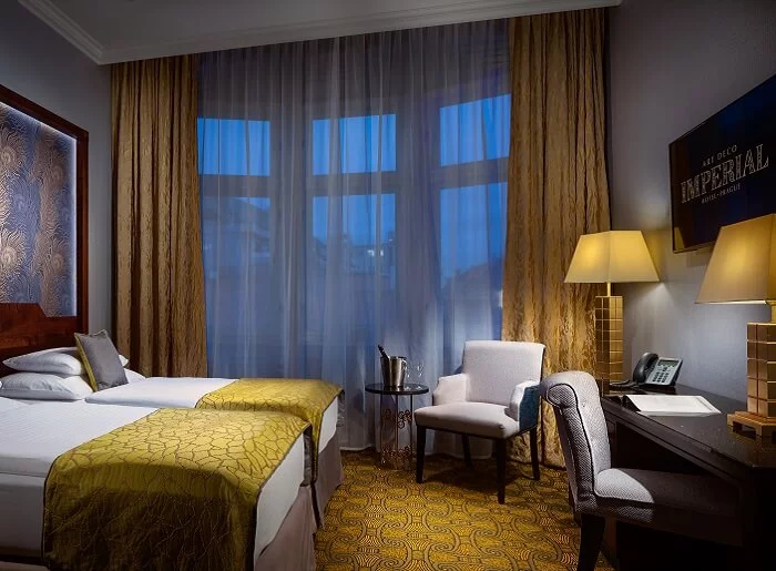 Noc v hotelu Imperial s večeří "u Šéfa"