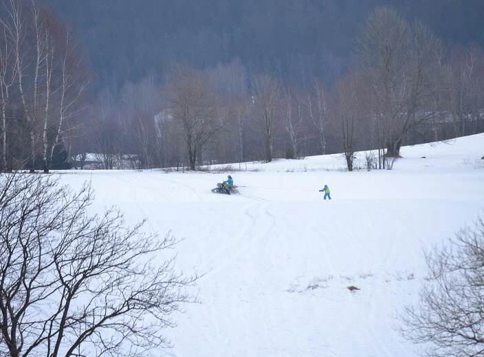 2 kola motoskijöringu 