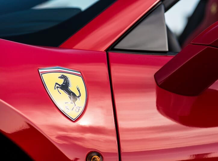 Jízda ve Ferrari na plný pecky!