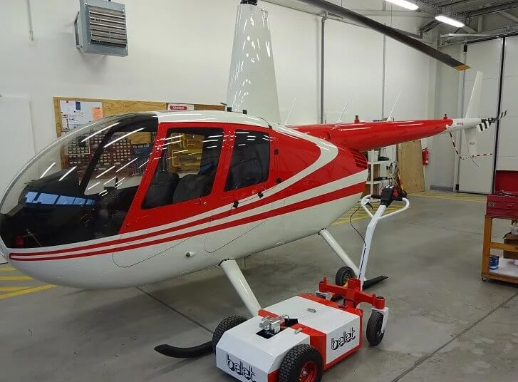 Den pilotem a mechanikem R44 