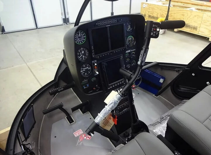 Den pilotem a mechanikem R44 