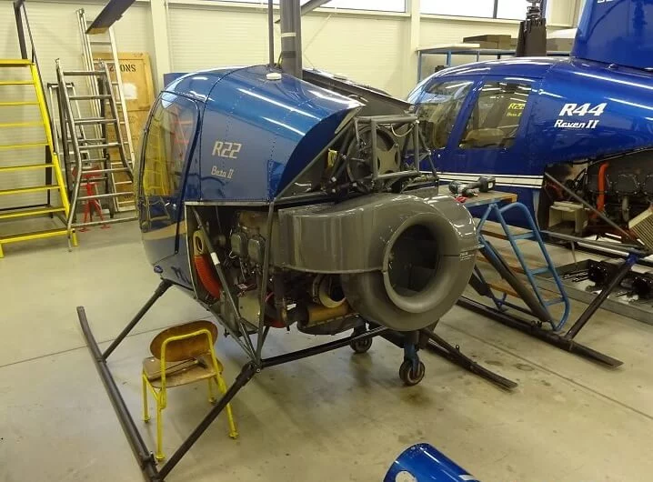 Den pilotem a mechanikem R44 