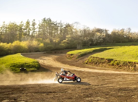 Jízda v závodní buggy na uzavřené trati