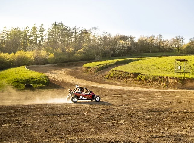 Jízda v závodní buggy na uzavřené trati