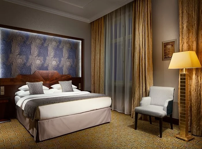 Noc v hotelu Imperial s večeří "u Šéfa"