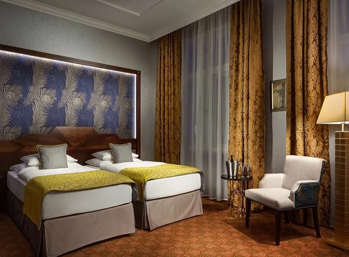 Noc v hotelu Imperial s večeří "u Šéfa"