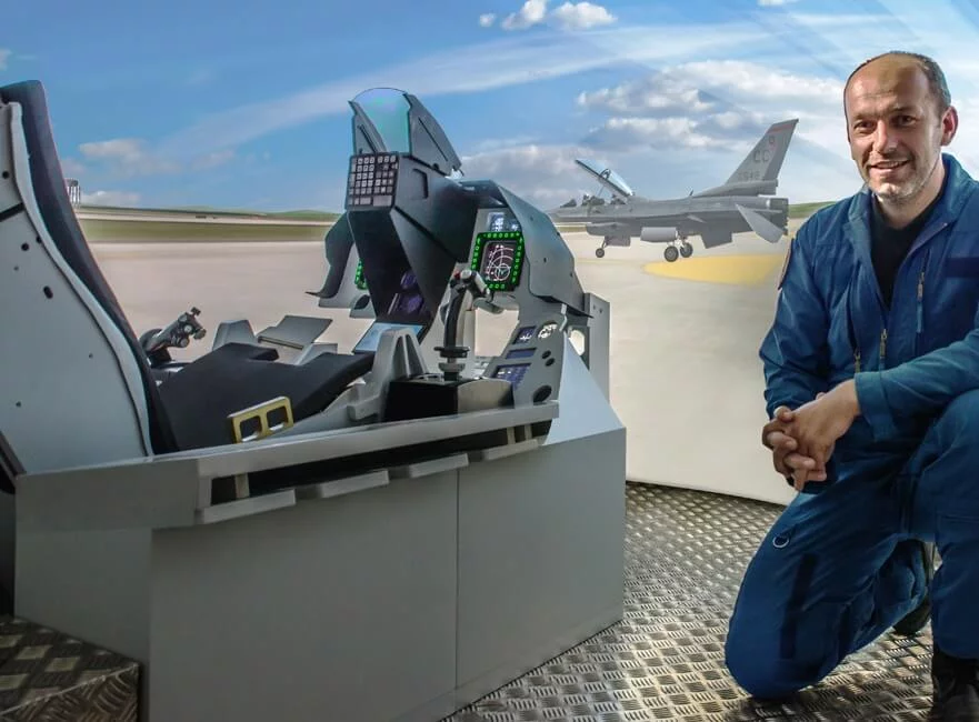 Simulátor F16 s armádním pilotem 