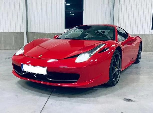 Lamborghini Huracán LP610-4 vs. Ferrari 458 Italia