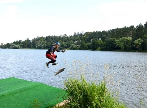 Wakeboard na vleku pro rodiče a 2 děti