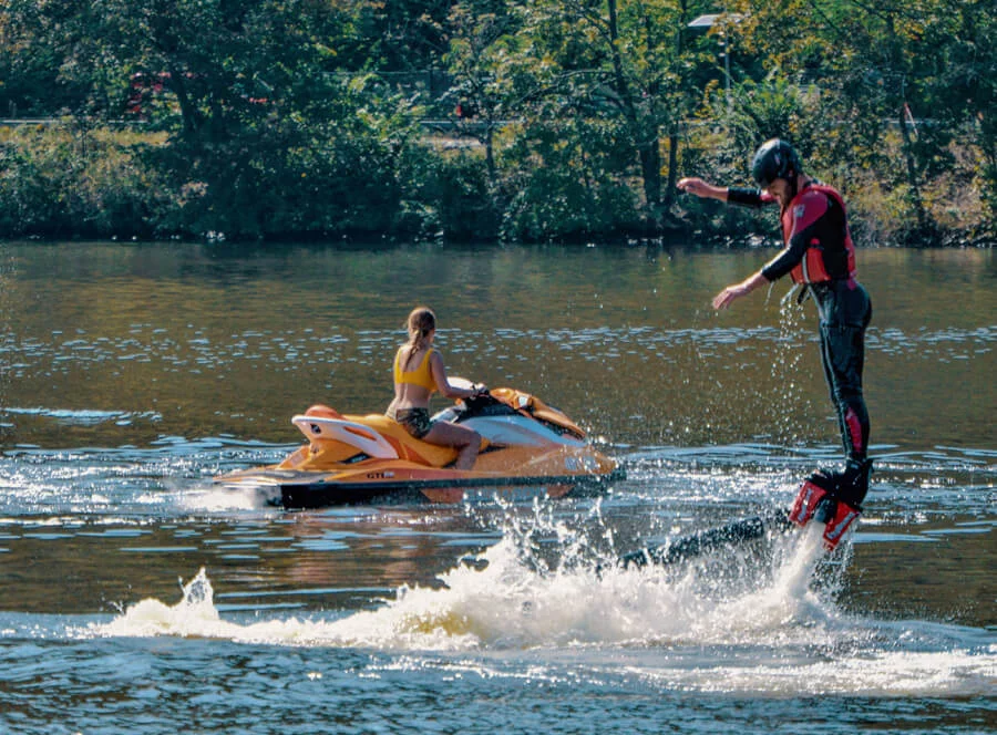 Flyboarding ve Vraném nad Vltavou